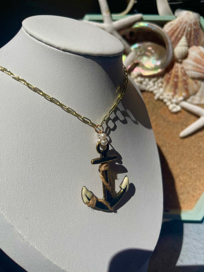 Gold anchor necklace