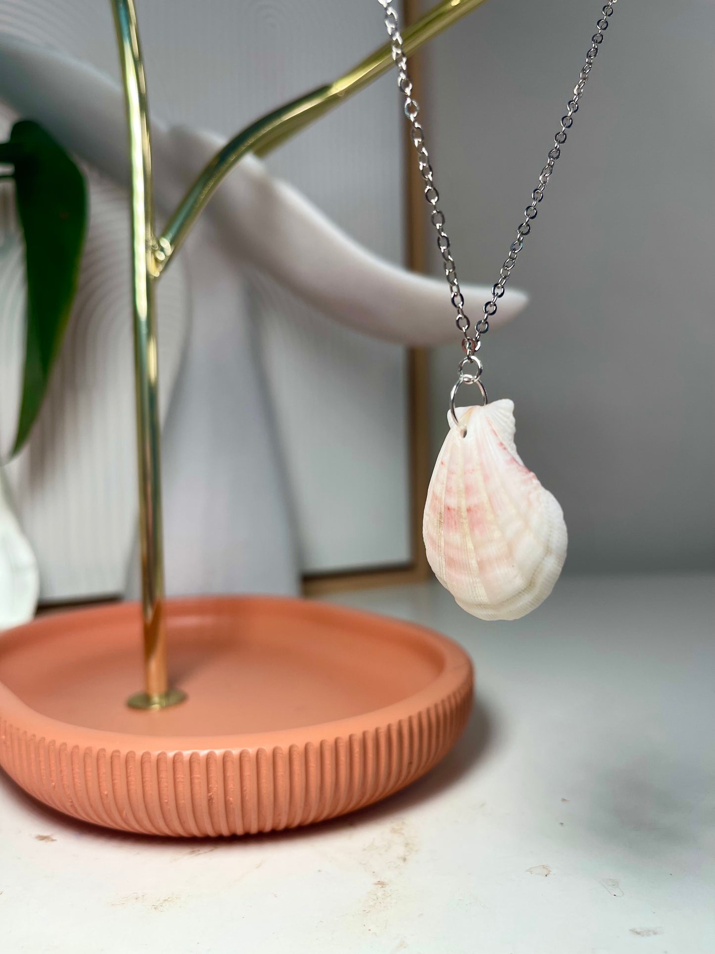 Light Pink And White Cats Paw Seashell Necklace Gold