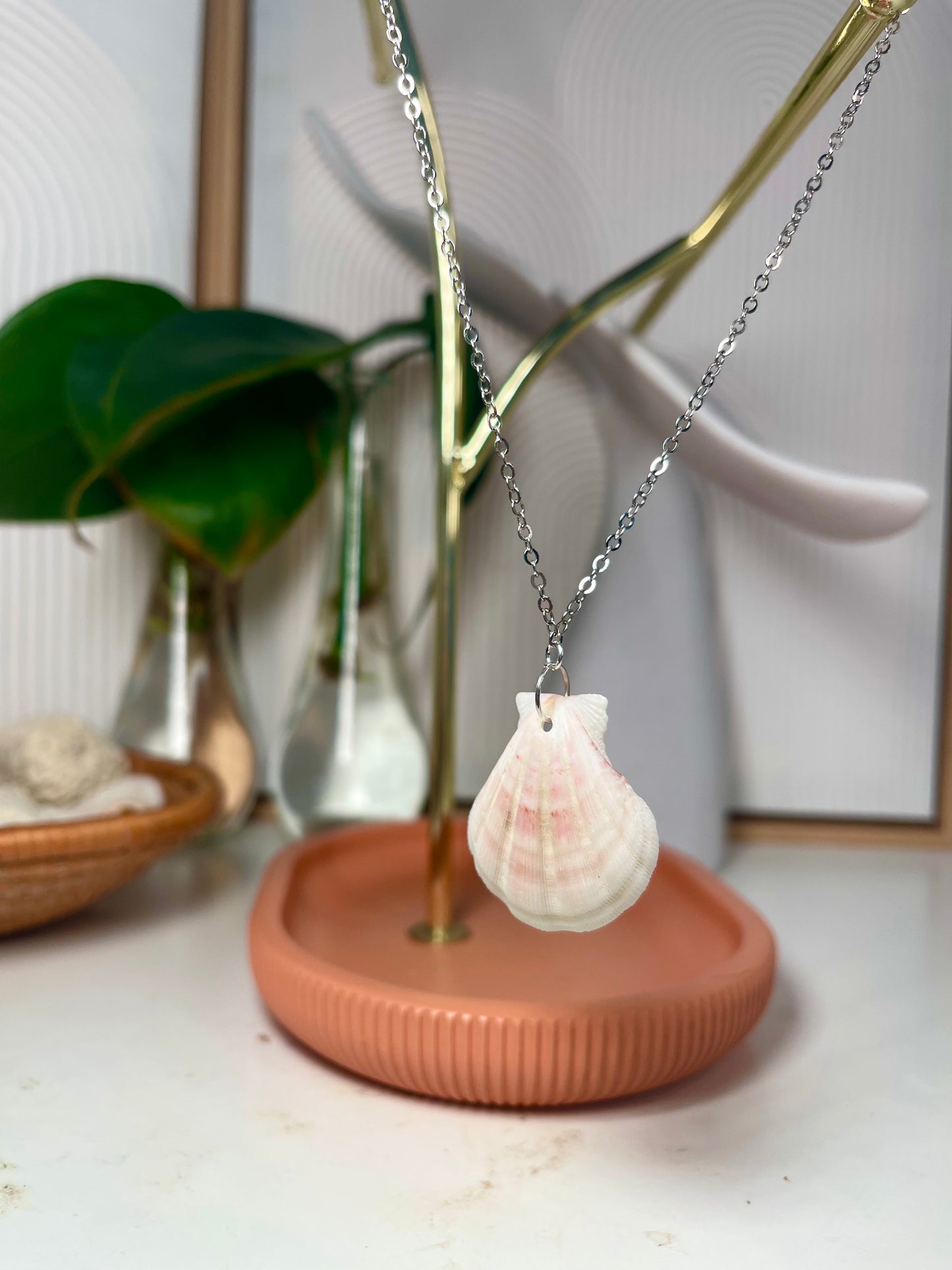 Light Pink And White Cats Paw Seashell Necklace Gold