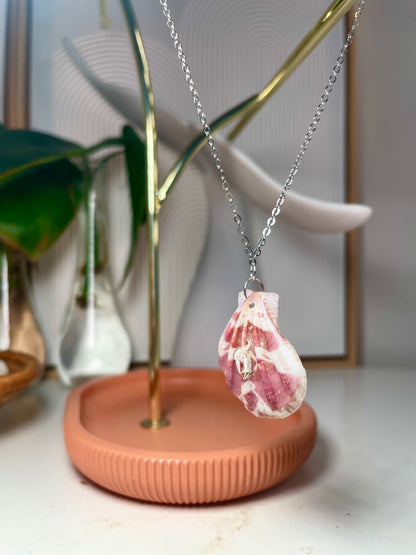 Maroon And White Cats Paw Seashell Silver Necklace