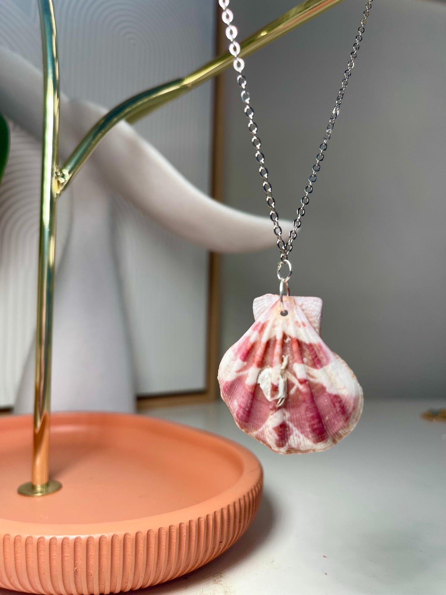 Maroon And White Cats Paw Seashell Silver Necklace