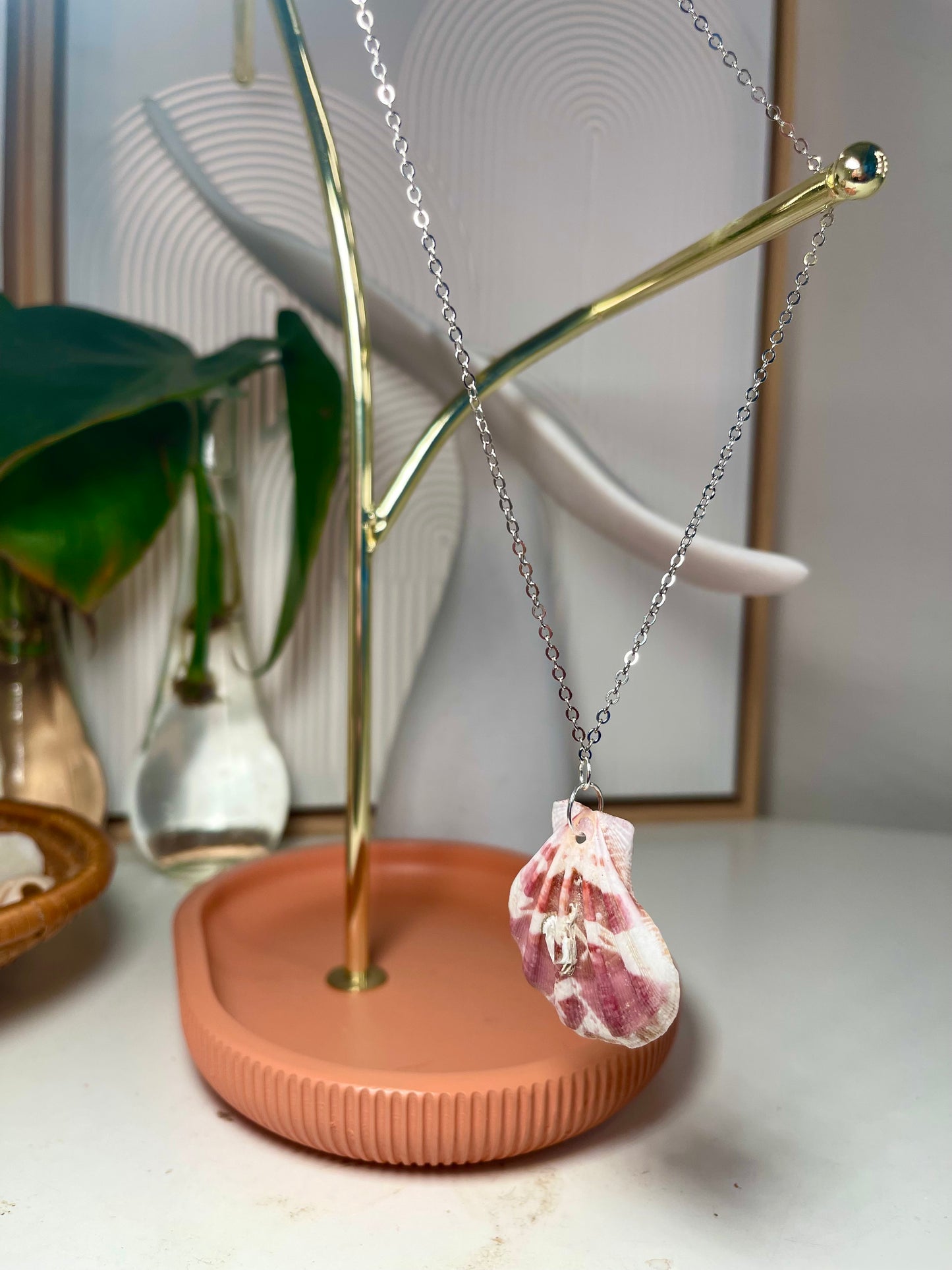 Maroon And White Cats Paw Seashell Silver Necklace